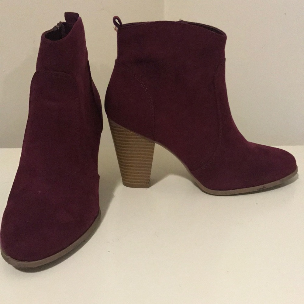 Express-size 7 - maroon and tan heeled boots